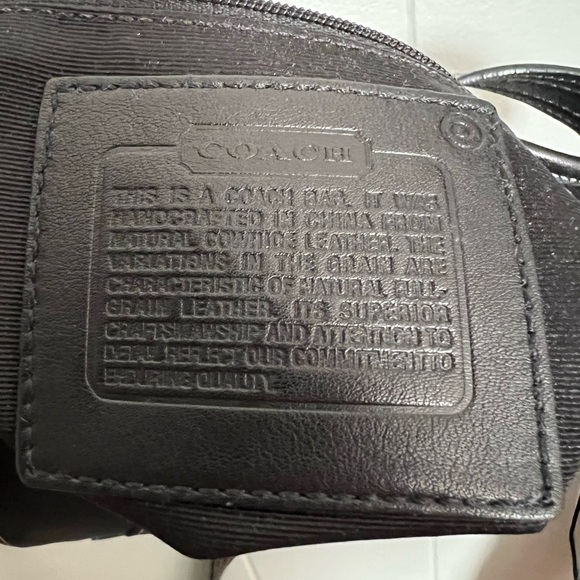Coach black‎ contrast stitch swingpack crossbody excellent condition - Picture 12 of 12